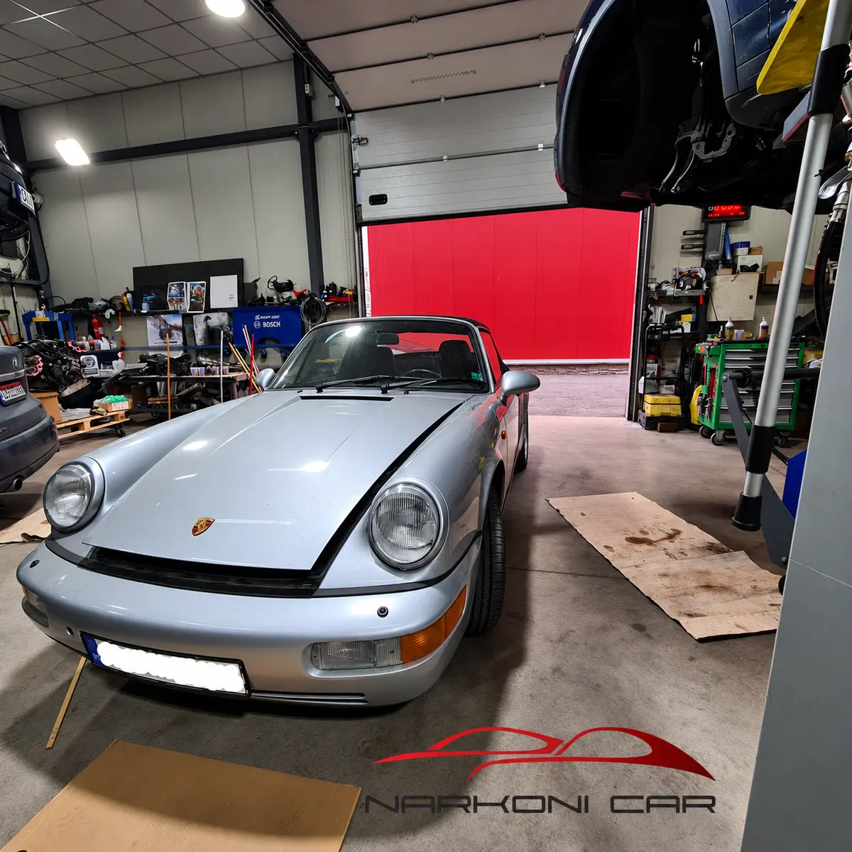 Класическо Porsche в сервиза