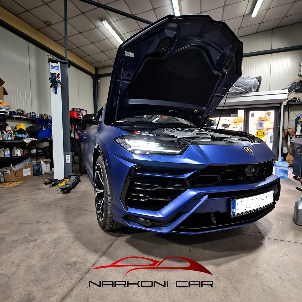 Lamborghini Urus при обслужване