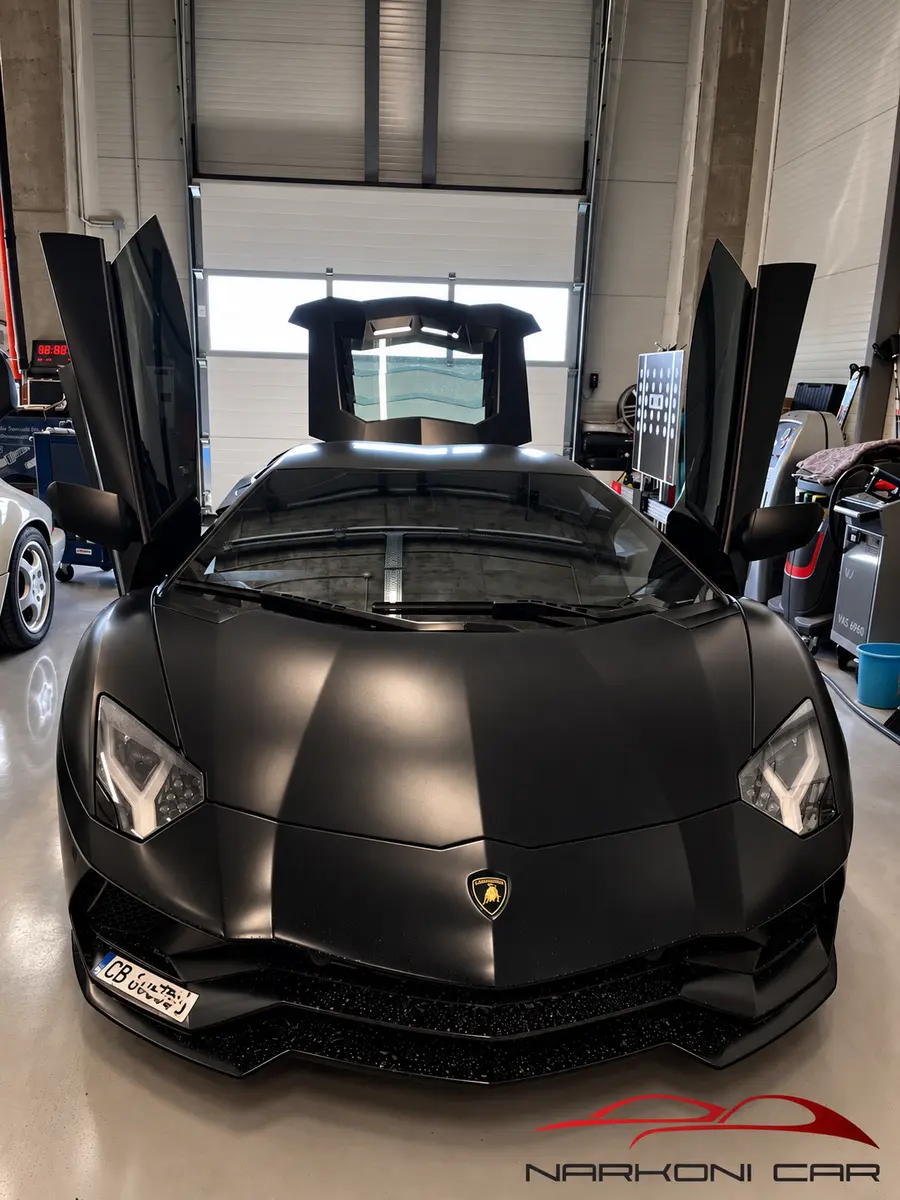 Lamborghini Aventador в сервиза
