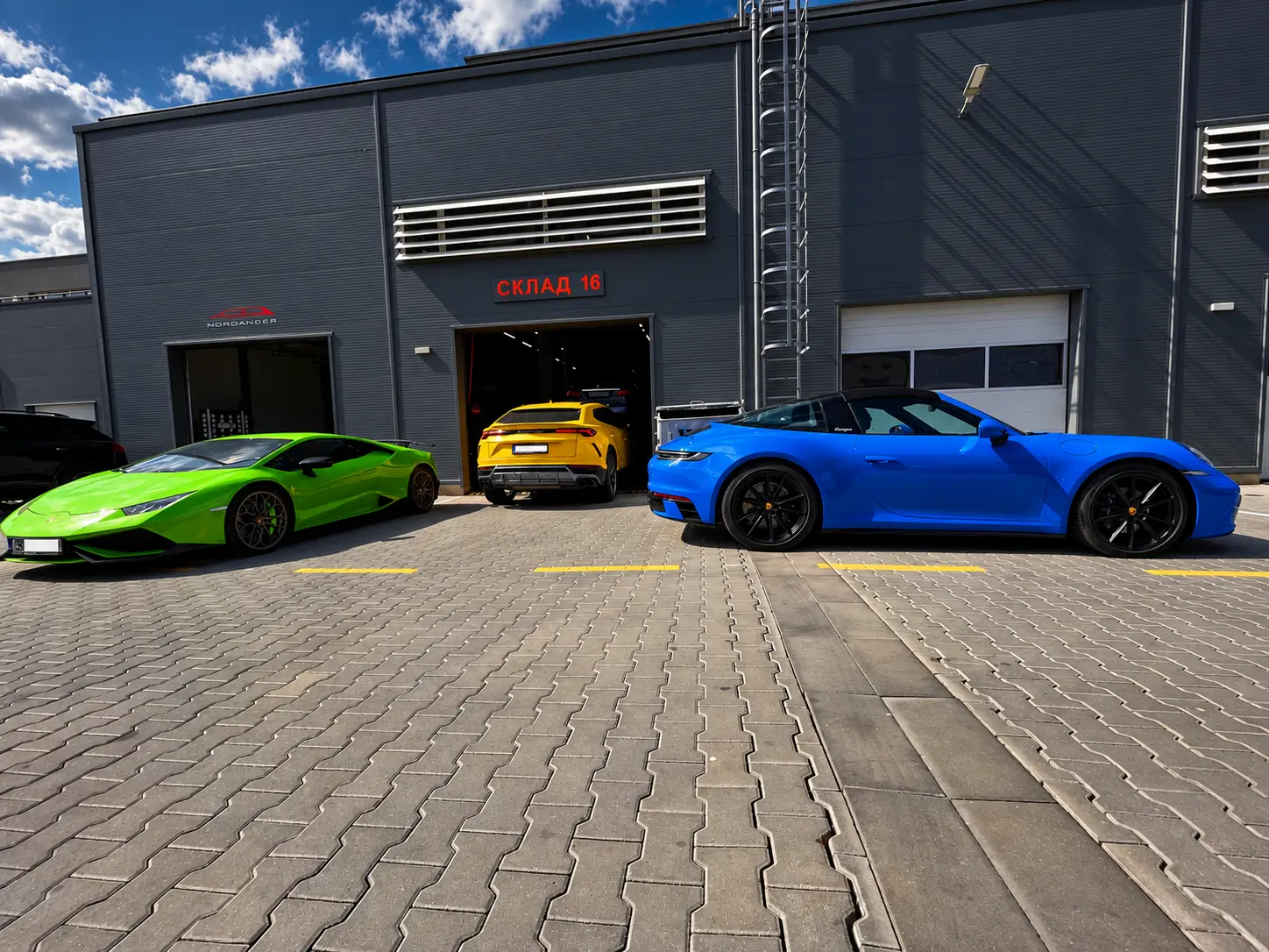 Lamborghini автомобили пред сервиза